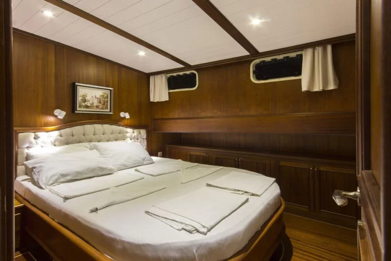 Cemre 4 Charter