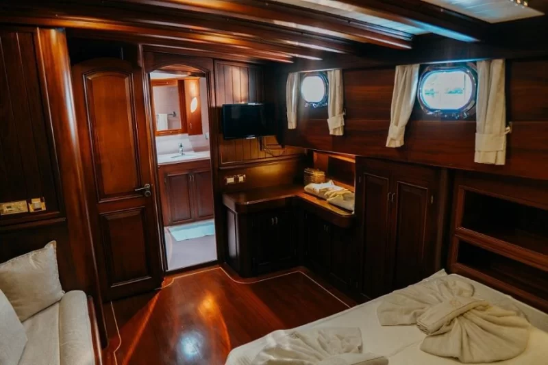 Wicked Felina Charter