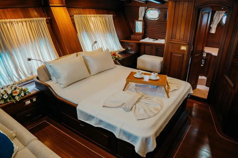 Wicked Felina Charter